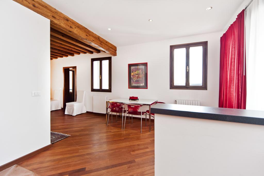 Elegant Terrace Apartment Near Piazza San Marco Last Floor No Lift Венеция Стая снимка